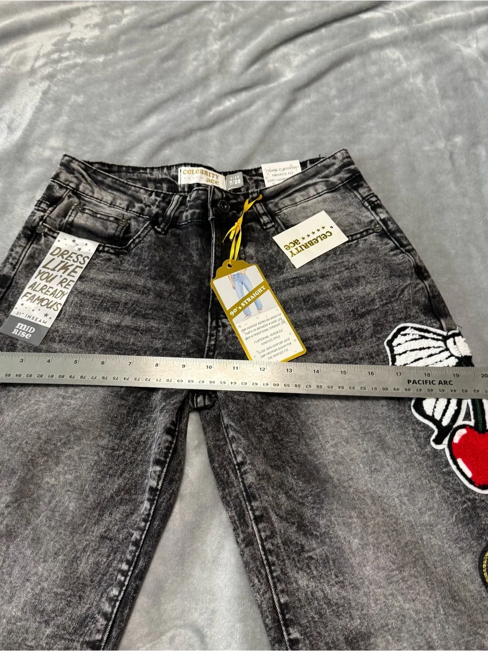 NET Celebrity Ace  Black Washed Wide-Leg Jeans with Embroidered Patches 90 style